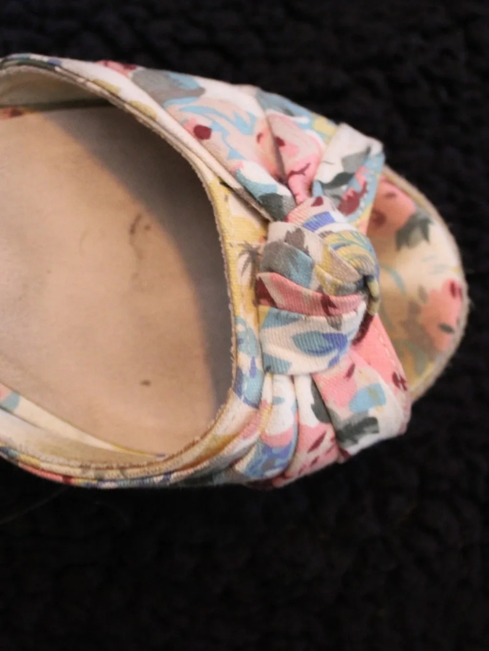 Floral wedge sandals